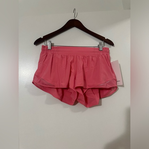 NWT Lululemon Hotty Hot Low-Rise Lined Short 2.5" Sakura Pink - Picture 5 of 5